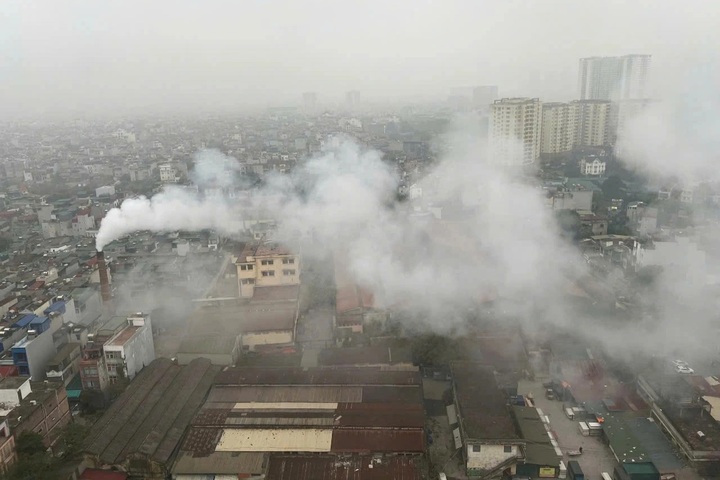 Hanoi apartment residents suffer from severe air pollution - 1