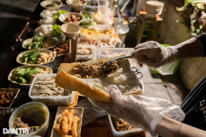 Hanoi's street-side vegetarian eatery captivates diners - 5 Hanoi's street-side vegetarian eatery captivates diners - 5