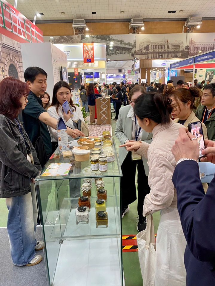 Over 180 businesses showcase products at Food & Hospitality Hanoi 2025 - 1 Over 180 businesses showcase products at Food & Hospitality Hanoi 2025 - 1