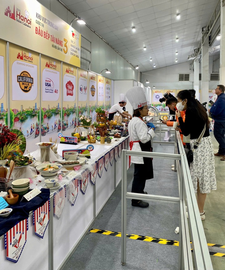 Over 180 businesses showcase products at Food & Hospitality Hanoi 2025 - 3 Over 180 businesses showcase products at Food & Hospitality Hanoi 2025 - 3
