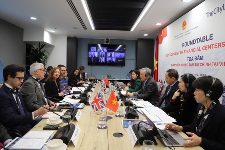 Vietnam, UK bolster ties to develop int’l financial centres - 2 Vietnam, UK bolster ties to develop int’l financial centres - 2