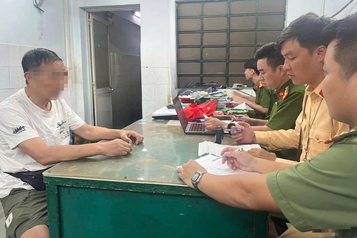 Man fined for riding motorised suitcase in HCM City - 1