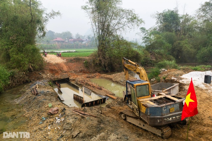 Dantri supports construction of new bridge in poor Yen Bai commune - 3 Dantri supports construction of new bridge in poor Yen Bai commune - 3