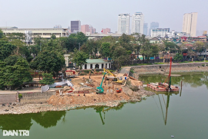 Worship items and waste pollute Hanoi lake - 1 Worship items and waste pollute Hanoi lake - 1