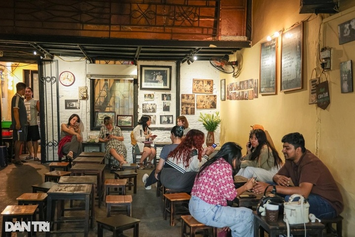 Crowd-pulling eateries around Hoan Kiem Lake - 2
