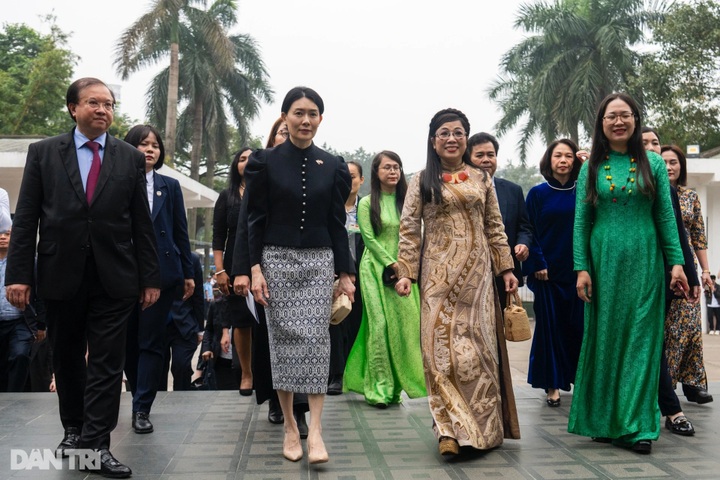 Singaporean PM's wife visits Vietnam Museum of Ethnology - 1 Singaporean PM's wife visits Vietnam Museum of Ethnology - 1