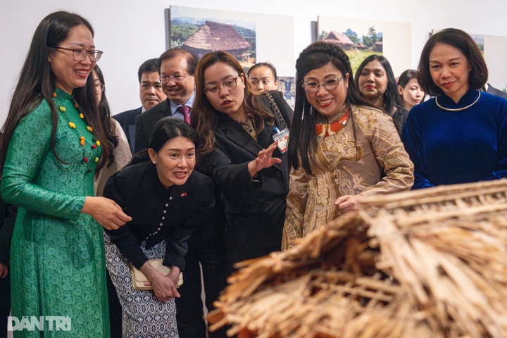 Singaporean PM's wife visits Vietnam Museum of Ethnology - 3 Singaporean PM's wife visits Vietnam Museum of Ethnology - 3