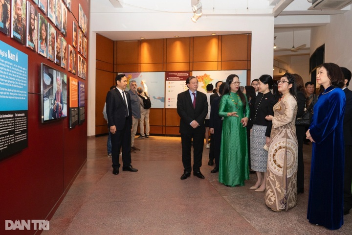 Singaporean PM's wife visits Vietnam Museum of Ethnology - 2 Singaporean PM's wife visits Vietnam Museum of Ethnology - 2