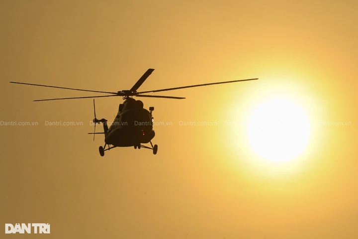 Fighter jets, helicopters rehearse in HCM City ahead of parade - 3 Fighter jets, helicopters rehearse in HCM City ahead of parade - 3