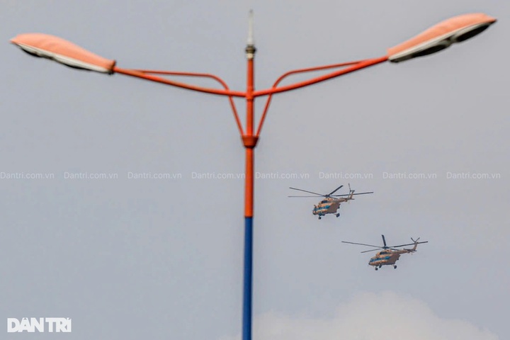 Fighter jets, helicopters rehearse in HCM City ahead of parade - 10 Fighter jets, helicopters rehearse in HCM City ahead of parade - 10