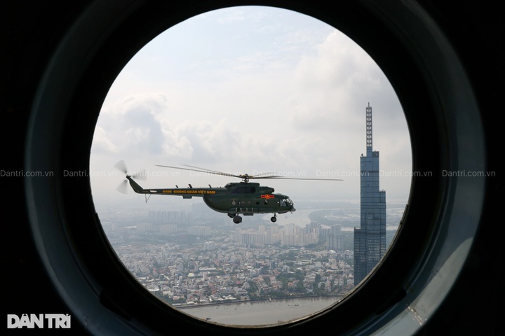Fighter jets, helicopters rehearse in HCM City ahead of parade - 1 Fighter jets, helicopters rehearse in HCM City ahead of parade - 1