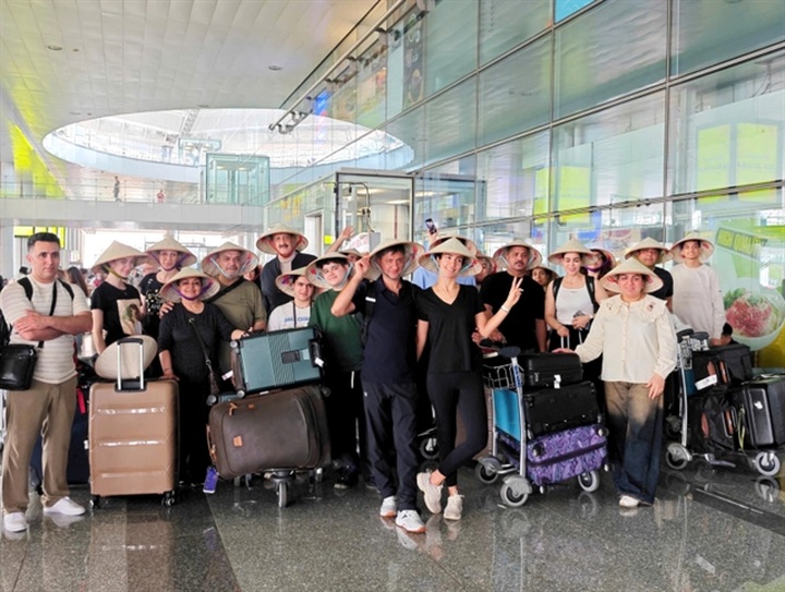 First charter flight from Iran lands in Hanoi, boosting tourism ties - 1 First charter flight from Iran lands in Hanoi, boosting tourism ties - 1