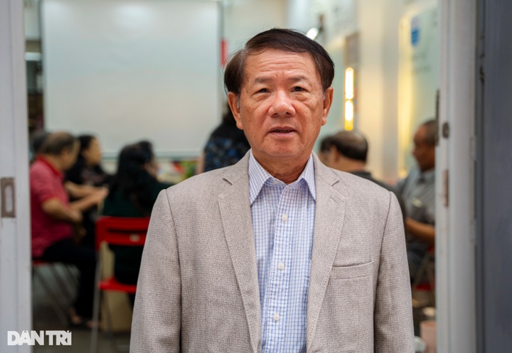 Special AI classes for the elderly in Hanoi - 5