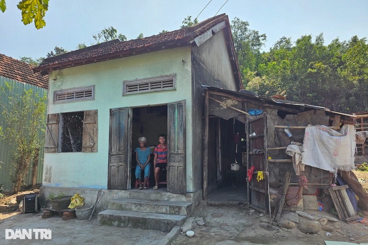 Impoverished elderly Phu Yen couple in urgent need of assistance - 2