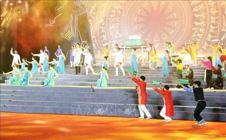 Night tour at Hung Kings Temple offers sacred experience - 1 Night tour at Hung Kings Temple offers sacred experience - 1