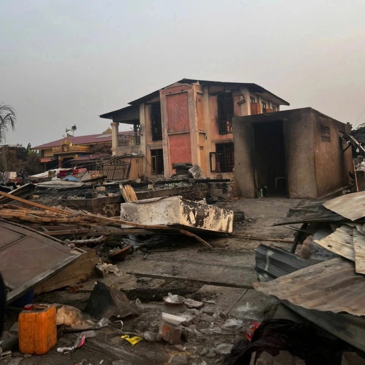 Vietnamese volunteers aid Myanmar earthquake victims - 3