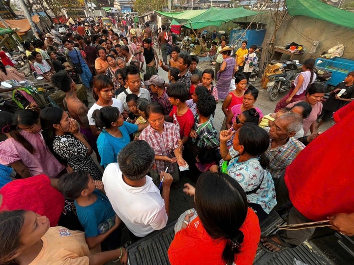 Vietnamese volunteers aid Myanmar earthquake victims - 4