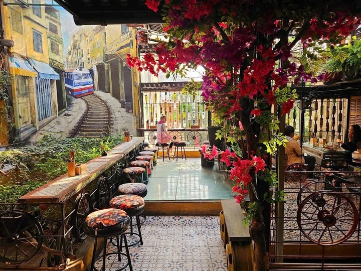 Hanoi café serves Belgian King and Queen egg coffee - 1