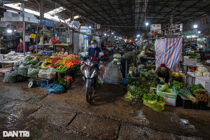 Long Bien Market severely deteriorates - 4 Long Bien Market severely deteriorates - 4