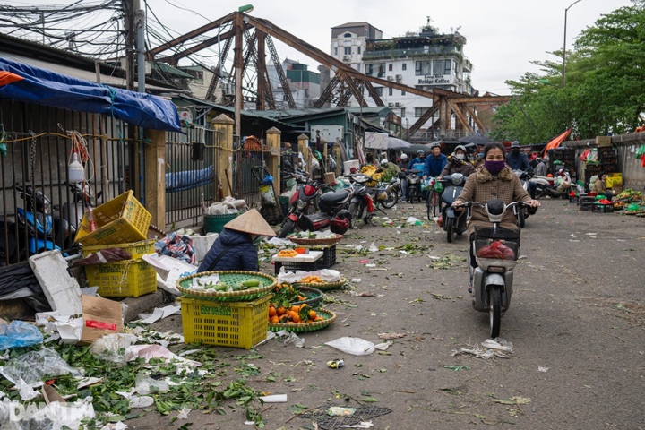 Long Bien Market severely deteriorates - 5 Long Bien Market severely deteriorates - 5