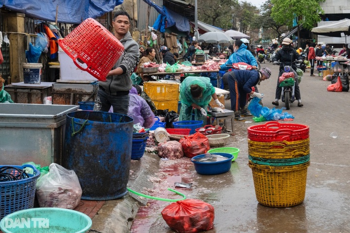 Long Bien Market severely deteriorates - 7 Long Bien Market severely deteriorates - 7