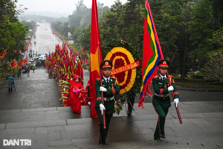 State president pays tribute to Hung Kings - 2