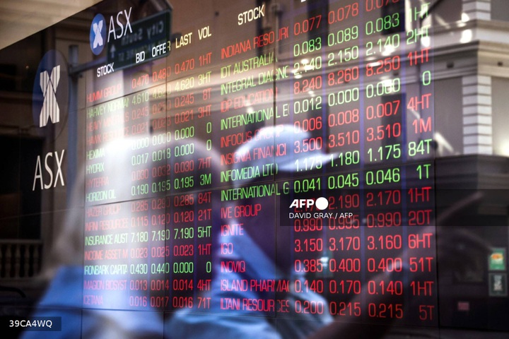 Market panic deepens as China retaliates against Trump tariffs - 1