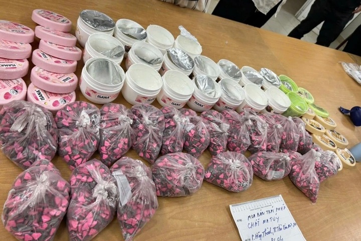 Nearly 16 kilos of ecstasy seized in Binh Duong - 1