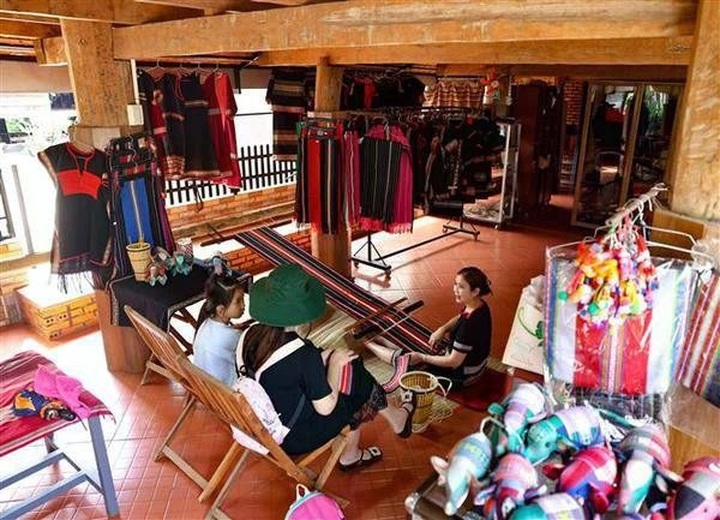 International tourist arrivals to Vietnam hit record high in Q1 - 2 International tourist arrivals to Vietnam hit record high in Q1 - 2