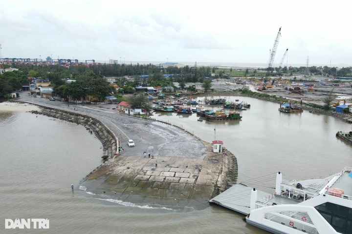 Expansion of ferry terminals to Cat Ba Island accelerated - 1