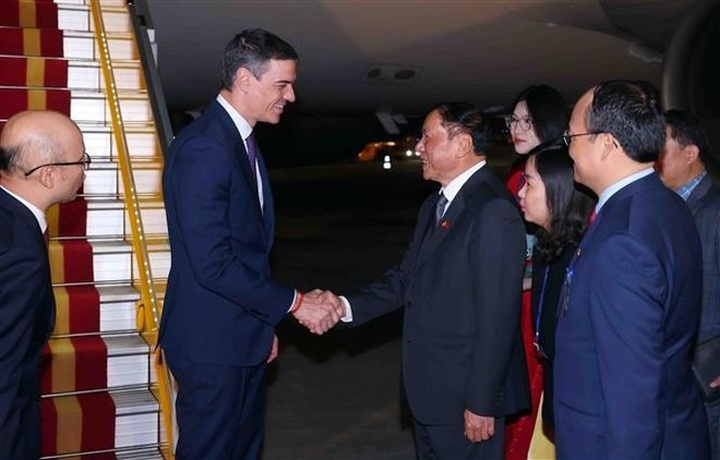 Spanish PM Pedro Sánchez starts official visit to Vietnam - 2