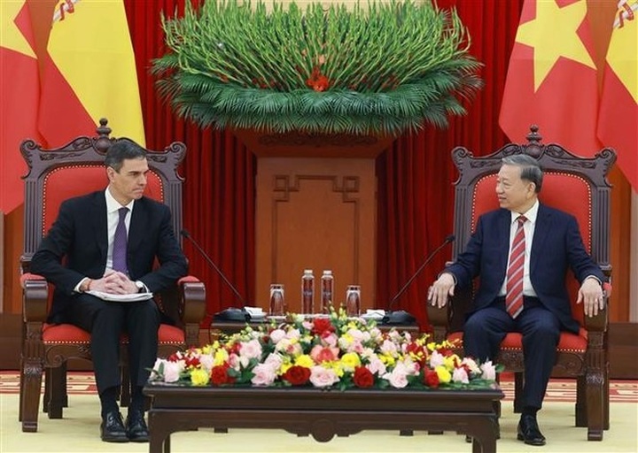 Vietnam wants to deepen comprehensive cooperation with Spain: Party chief - 2 Vietnam wants to deepen comprehensive cooperation with Spain: Party chief - 2