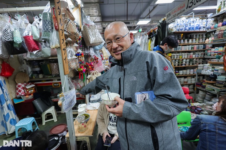 Hanoi's underground market draws foreign visitors - 8 Hanoi's underground market draws foreign visitors - 8