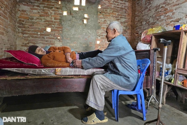 Poor elderly couple in Phu Tho in dire need of support - 1