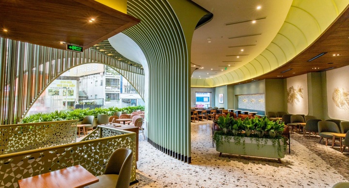 Top cafes in HCM City to watch the National Reunification Day parade - 1 Top cafes in HCM City to watch the National Reunification Day parade - 1