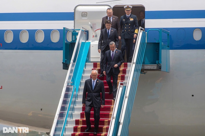 State President Luong Cuong welcomes Chinese President Xi Jinping in Hanoi - 2 State President Luong Cuong welcomes Chinese President Xi Jinping in Hanoi - 2