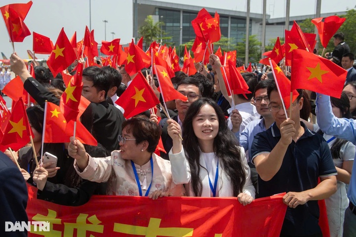State President Luong Cuong welcomes Chinese President Xi Jinping in Hanoi - 6 State President Luong Cuong welcomes Chinese President Xi Jinping in Hanoi - 6
