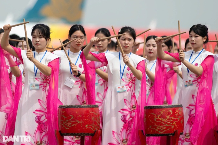 State President Luong Cuong welcomes Chinese President Xi Jinping in Hanoi - 5 State President Luong Cuong welcomes Chinese President Xi Jinping in Hanoi - 5