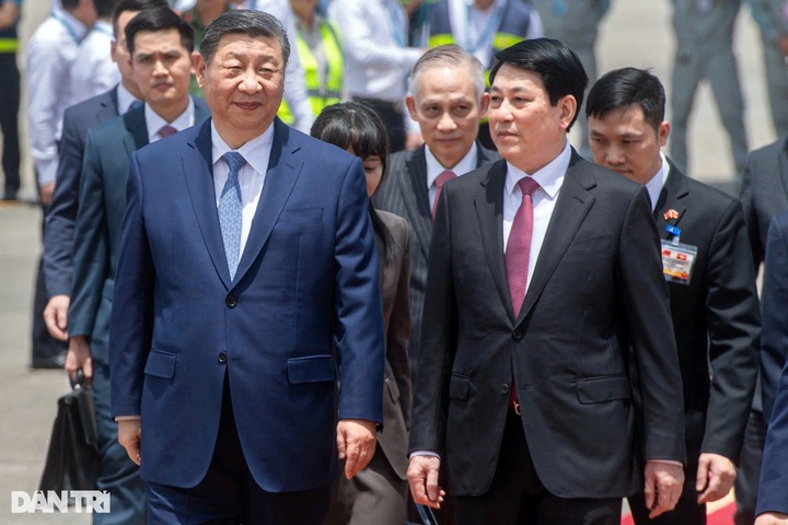 State President Luong Cuong welcomes Chinese President Xi Jinping in Hanoi - 4 State President Luong Cuong welcomes Chinese President Xi Jinping in Hanoi - 4