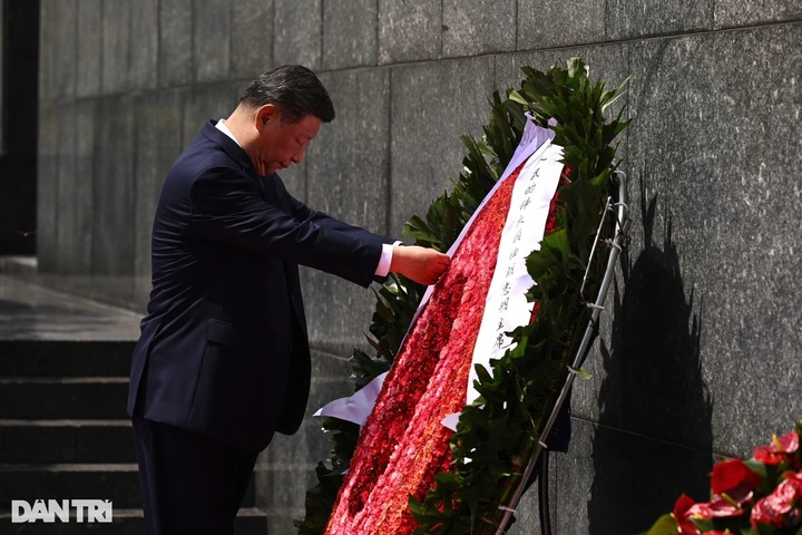 Top Chinese leader pays tribute to President Ho Chi Minh in Hanoi - 2 Top Chinese leader pays tribute to President Ho Chi Minh in Hanoi - 2