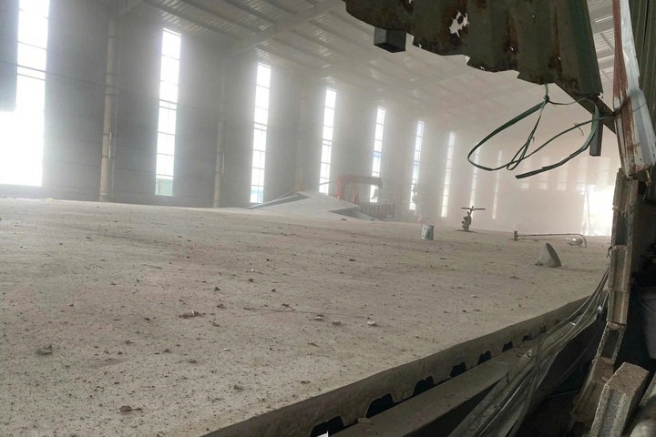 Three killed as factory under renovation collapses in Binh Duong - 1