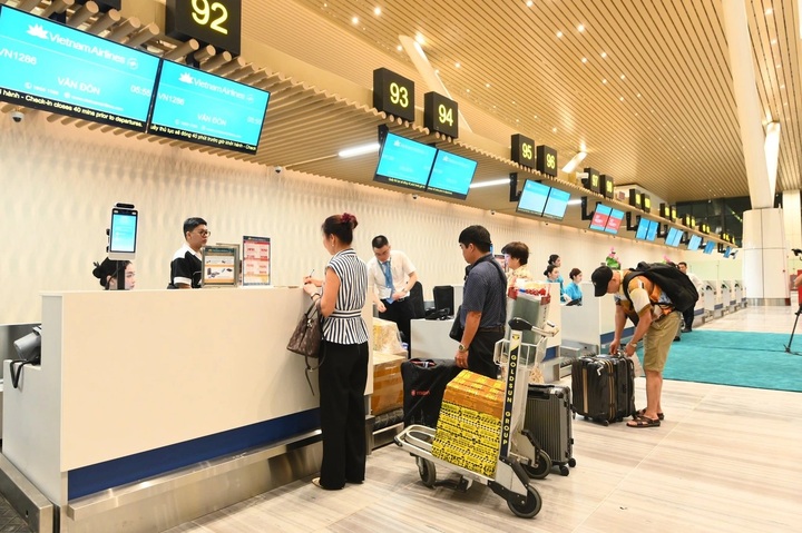 Tan Son Nhat airport’s new terminal receives first flights - 1