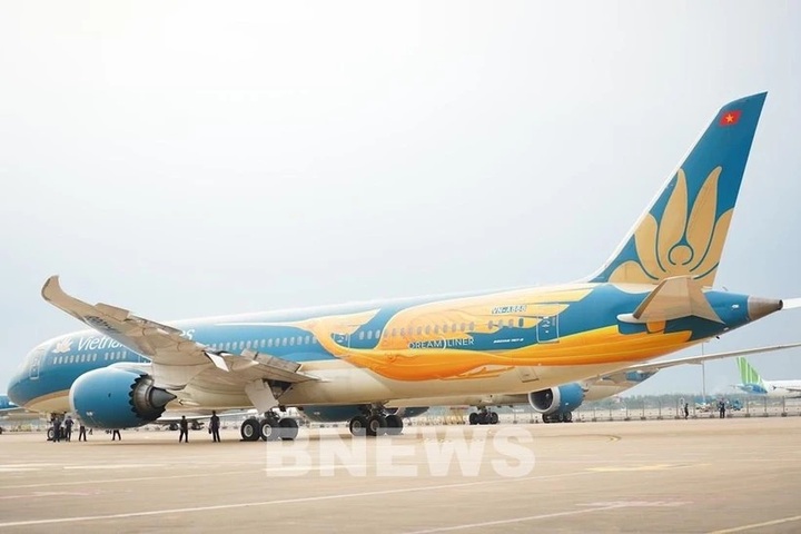 Vietnam Airlines unveils Lac bird-themed livery on Boeing 787-9 aircraft - 1