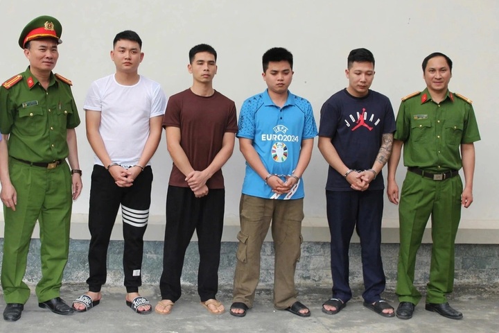 Police arrest four in illegal bean sprout production - 1