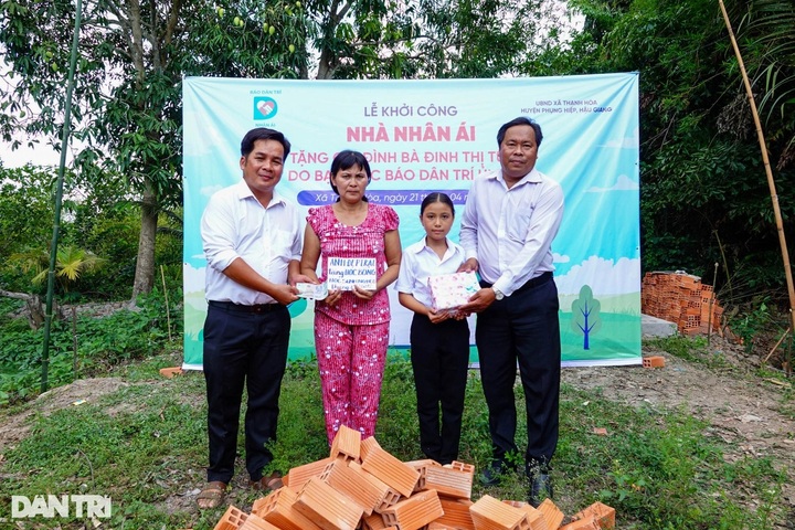 Dantri begins construction of new home for impoverished woman in Hau Giang - 2
