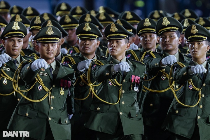 Cambodian and Lao troops join parade rehearsal in HCM City - 8