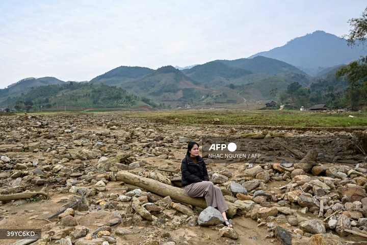 Vietnam village starts over with climate defences after landslide - 1