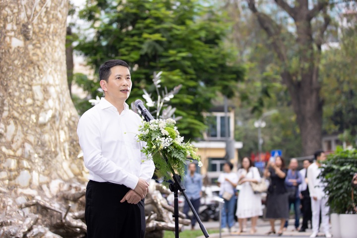 Hanoi unveils monumental art installation honouring fallen tree - 3 Hanoi unveils monumental art installation honouring fallen tree - 3