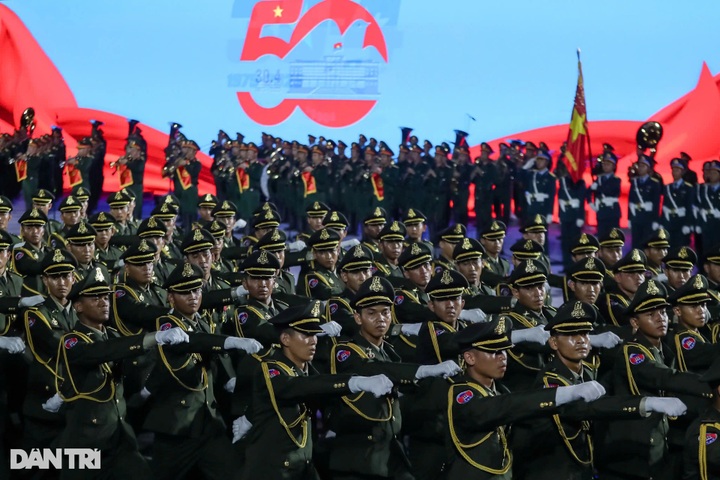 Cambodian and Lao troops join parade rehearsal in HCM City - 11