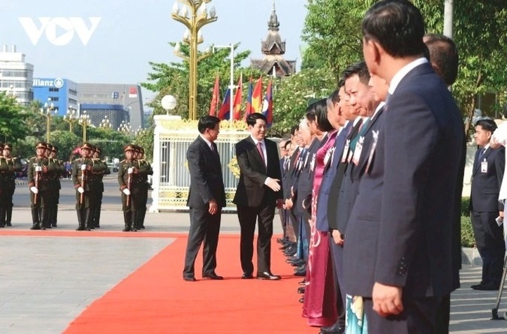 Thongloun Sisoulith chairs official welcome for Vietnamese State leader - 2